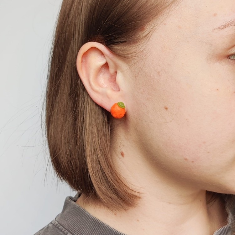 kolczyki-pomarancze-na-uchu-1.jpg