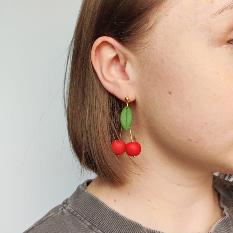 kolczyki-wisnie-na-uchu-lato.jpg