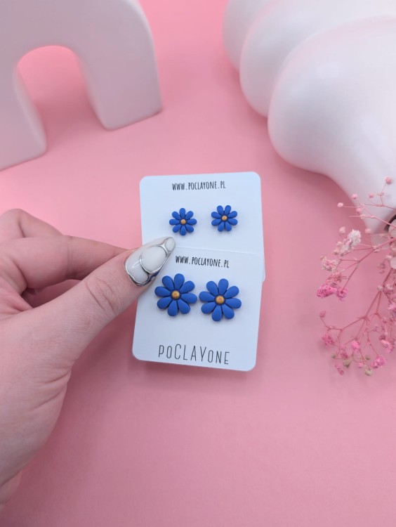 wiosenne-kolczyki-kwiatki-niebieskie-stokrotki.jpg