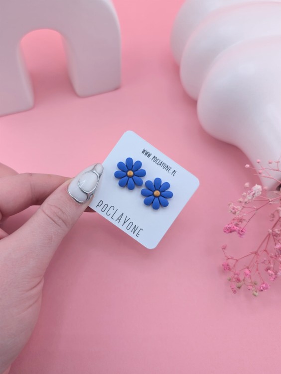 urocze-kolczyki-kwiatki-niebieskie-stokrotki.jpg