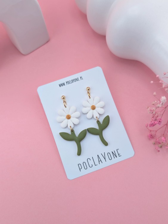 kolczyki-biale-stokrotki-z-listkiem.jpg