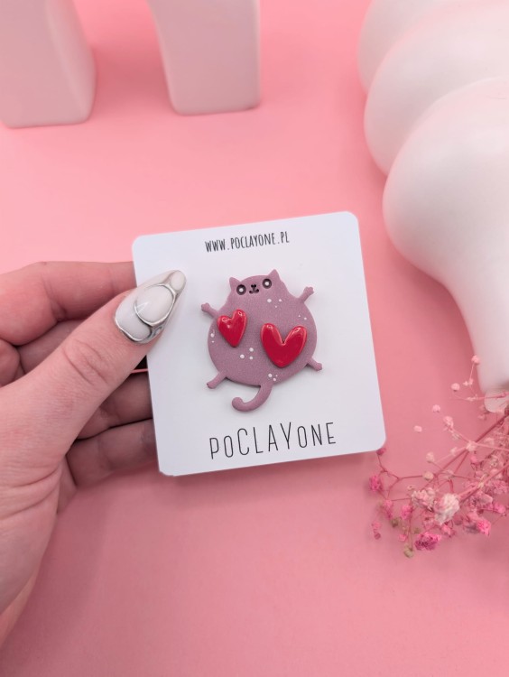 przypinka-rozowy-kotek-z-serduszkiem.jpg