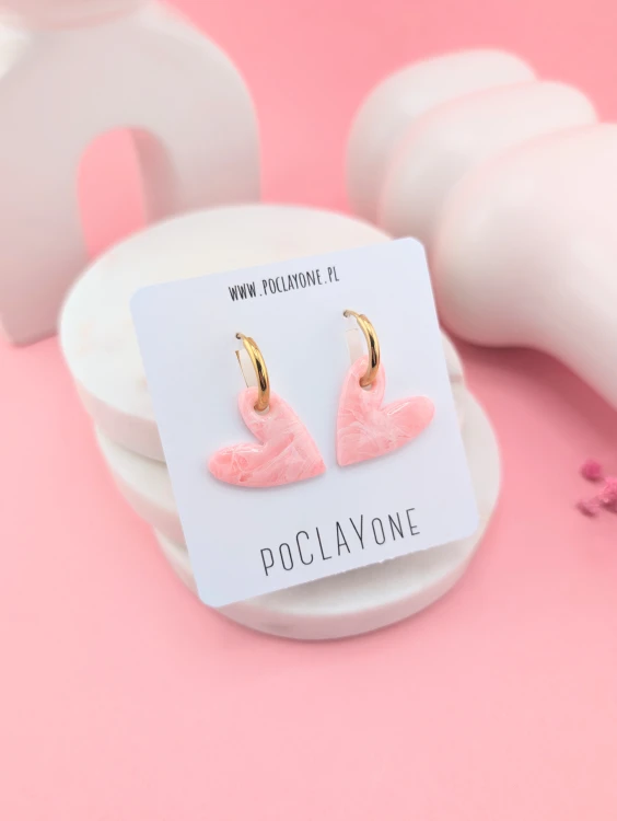 rozowe-kolczyki-serduszka.jpg