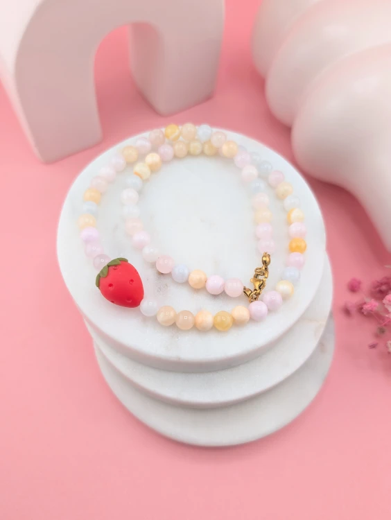 pastelowy-naszyjnik-z-truskawka.jpg