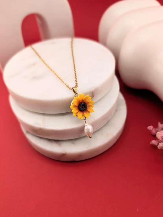 naszyjnik-ze-slonecznikiem-i-perelka.jpg