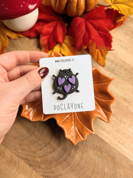 halloweenowa-przypinka-kotek-czarny.jpg