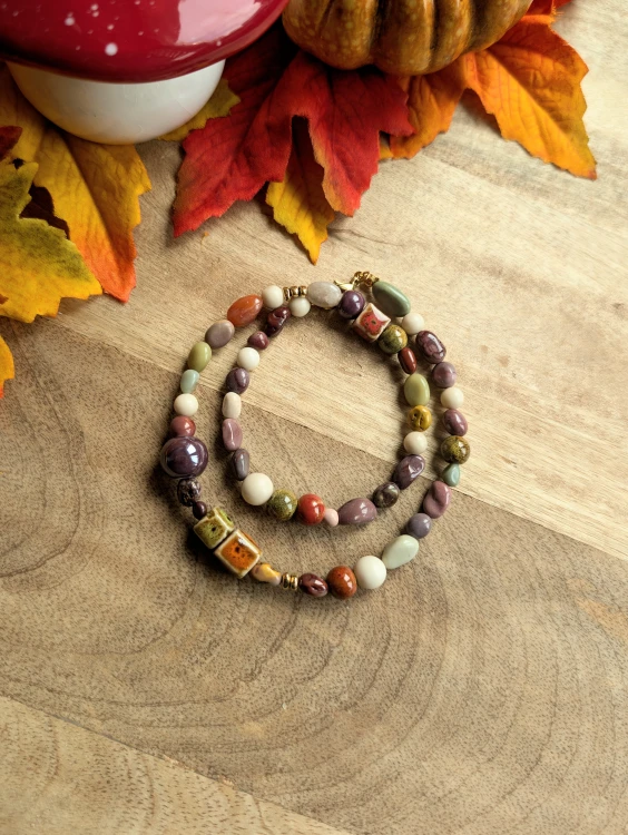 jesienny-kolorowy-naszyjnik-z-kamieni-naturalnych-handmade-poclayone.jpg